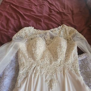 Prom/ wedding dress/ modest formal wear.